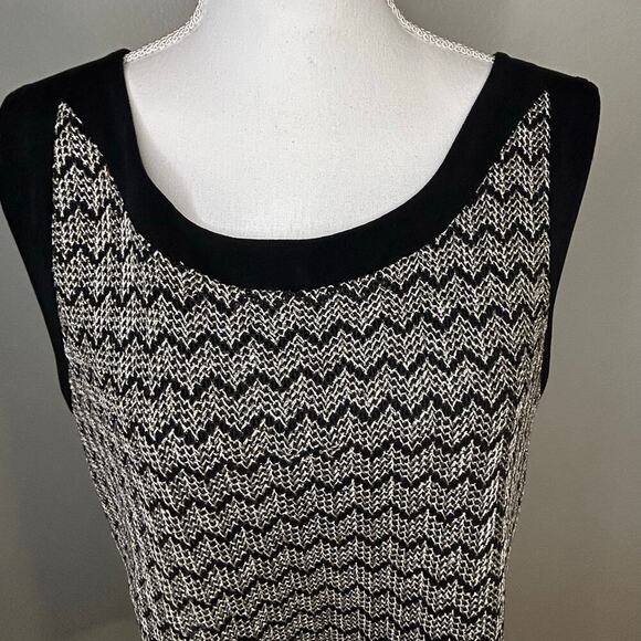 Chico's travelers sleeveless black mesh tank with gold metallic thread size XL16 - Picture 2 of 8